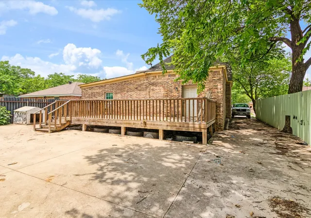 Photo 3 of Sale Pending at 2522 Wilhurt Ave, Dallas, TX 75216 | MLS# 21286065 | Listing updated on 2026-08-28