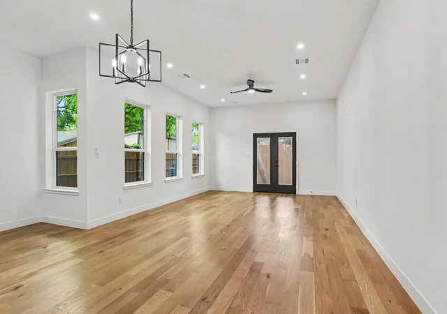 4th image of 2220 Bombay Ave, Dallas, TX 75235 | MLS# 21286122