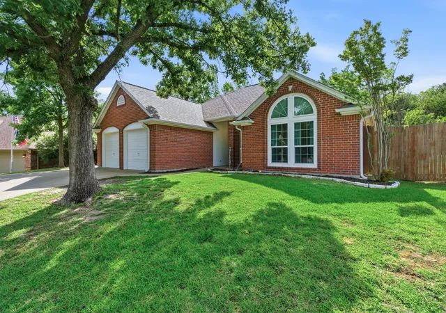 Photo 3 of Single family home for sale at 1451 Shadow Run, Weatherford, TX 76086 | MLS# 21285199 | Listing updated on 2026-07-23