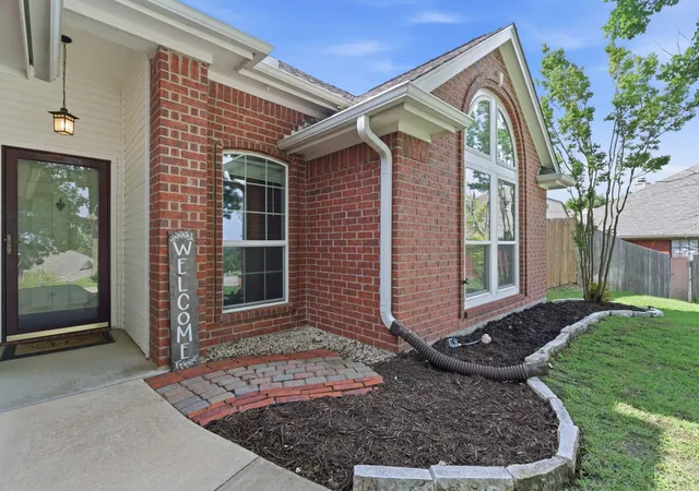 Photo 3 of Single family home for sale at 1451 Shadow Run, Weatherford, TX 76086 | MLS# 21285199 | Listing updated on 2026-07-23