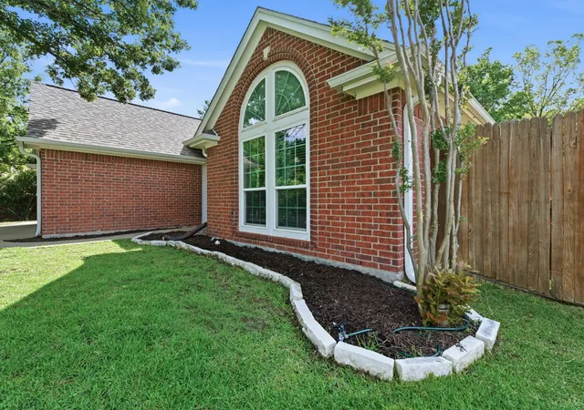Photo 4 of Single family home for sale at 1451 Shadow Run, Weatherford, TX 76086 | MLS# 21285199 | Listing updated on 2026-07-23