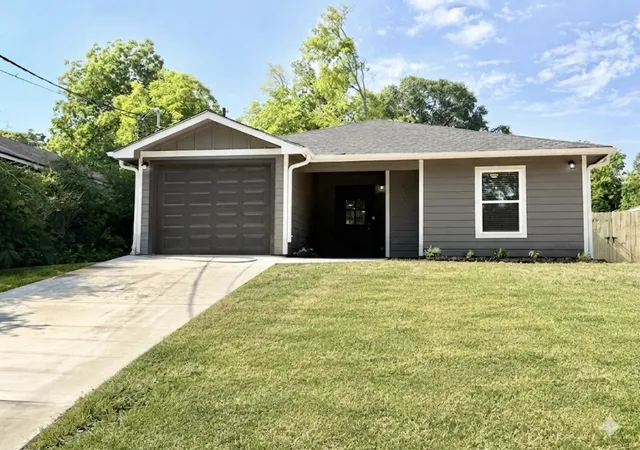 Homes for sale in Gladewater, TX | 506 Jeanette Ave, Gladewater, TX 75647 | MLS# 21286090