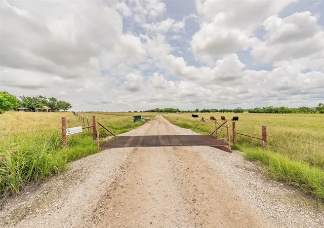 Homes for sale in New Fairview, TX | 1174 Pioneer Rd, New Fairview, TX 76078 | MLS# 21286144