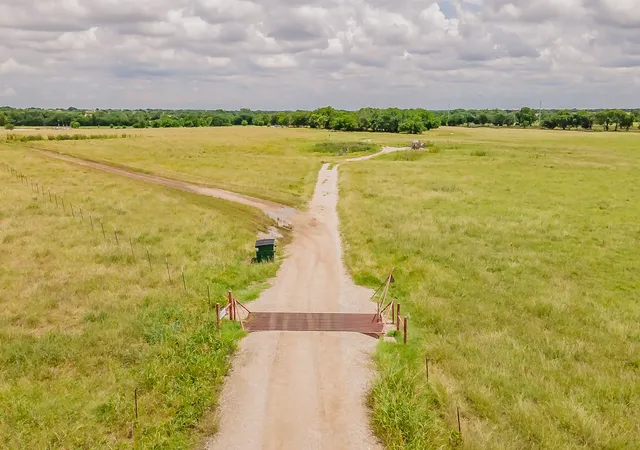 Homes for sale in New Fairview, TX | 1174 Pioneer Rd, New Fairview, TX 76078 | MLS# 21286144