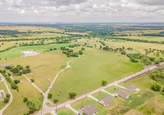 Homes for sale in New Fairview, TX | 1174 Pioneer Rd, New Fairview, TX 76078 | MLS# 21286144