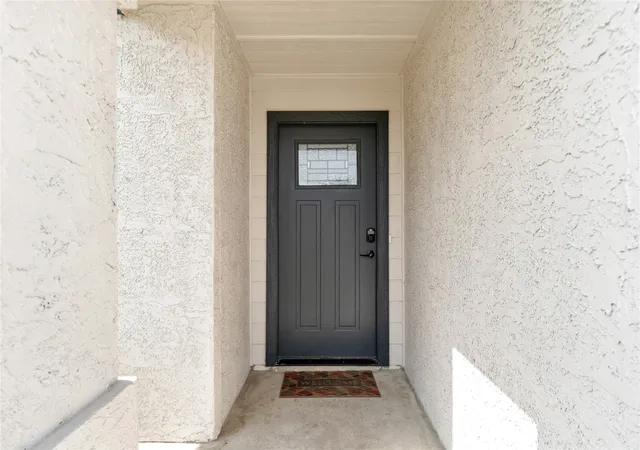 Photo 3 of Sale Pending at 416 Cross Cut Dr, Arlington, TX 76018 | MLS# 21286154 | Listing updated on 2026-07-04