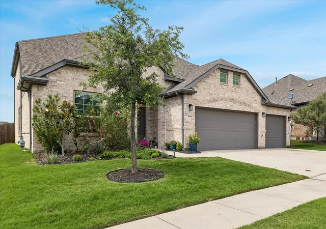 Photo 1 of Single family home for sale at 4341 Swallow Dr, Roanoke, TX 76262 | MLS# 21284866 | Listing updated on 2026-09-30
