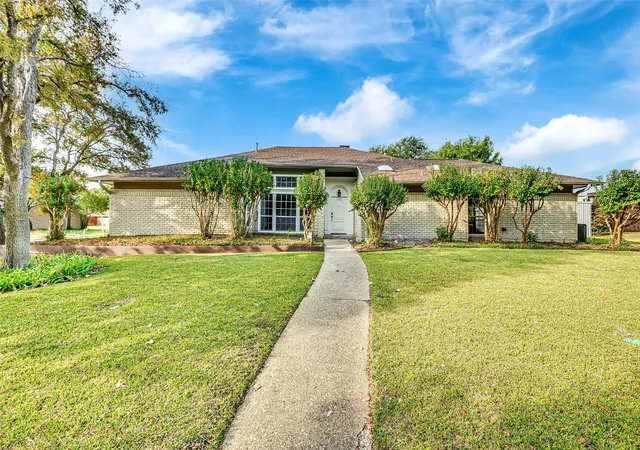 Photo 1 of Single family home for sale at 12401 Pleasant Valley Dr, Dallas, TX 75243 | MLS# 21286230 | Listing updated on 2026-08-18
