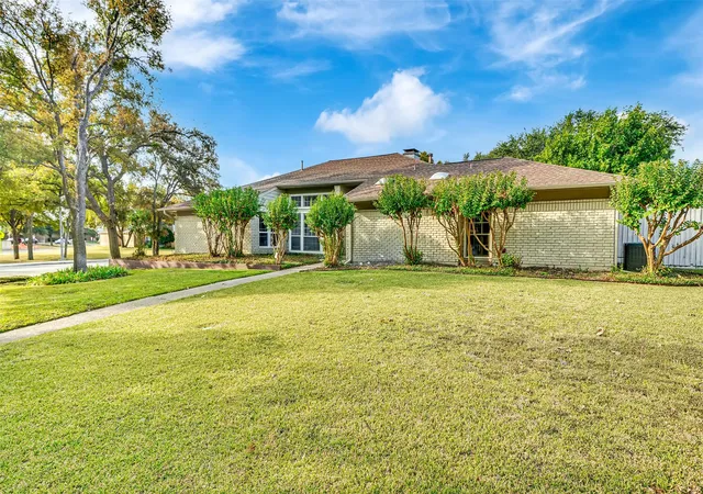Photo 2 of Single family home for sale at 12401 Pleasant Valley Dr, Dallas, TX 75243 | MLS# 21286230 | Listing updated on 2026-08-18