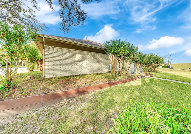 Photo 3 of Single family home for sale at 12401 Pleasant Valley Dr, Dallas, TX 75243 | MLS# 21286230 | Listing updated on 2026-08-18