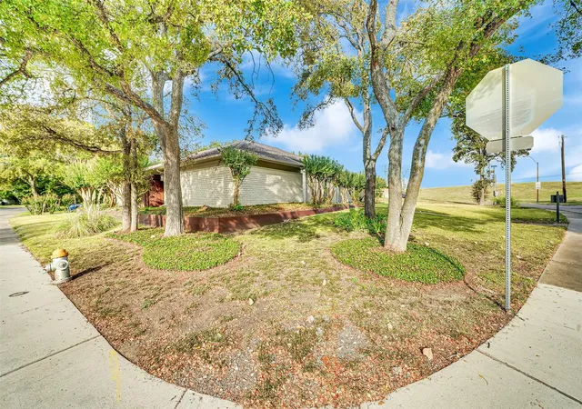 Photo 3 of Single family home for sale at 12401 Pleasant Valley Dr, Dallas, TX 75243 | MLS# 21286230 | Listing updated on 2026-08-18