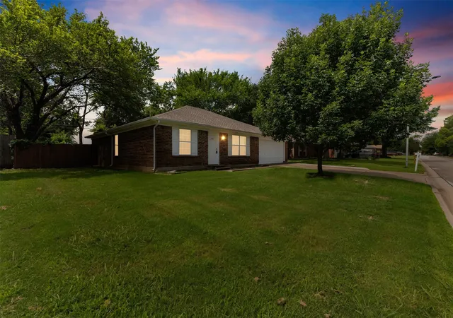 4th image of 4108 Cypress Springs Dr, Arlington, TX 76001 | MLS# 21286231