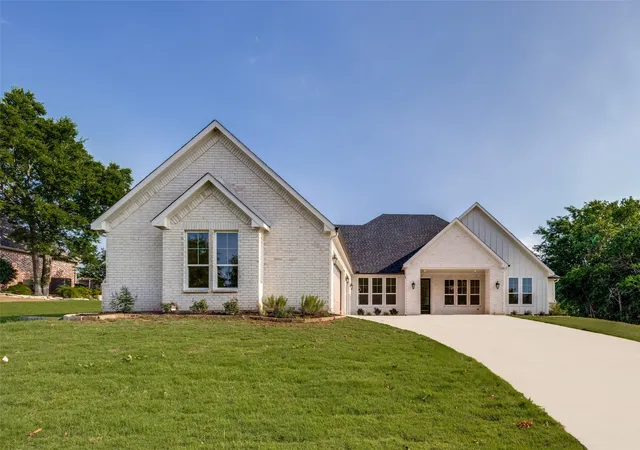 Photo 2 of Single family home for sale at 145 Eagle Chase Ln, Pottsboro, TX 75076 | MLS# 21285329 | Listing updated on 2026-09-07