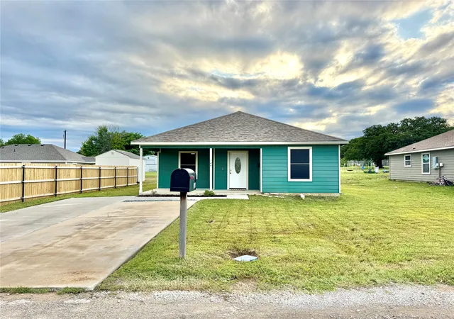 Homes for sale in Chico, TX | 124 Oakwood St, Chico, TX 76431 | MLS# 21283941