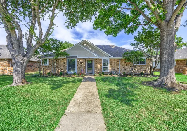 Homes for sale in Carrollton, TX | 3916 Spring Hollow Dr, Carrollton, TX 75007 | MLS# 21256220