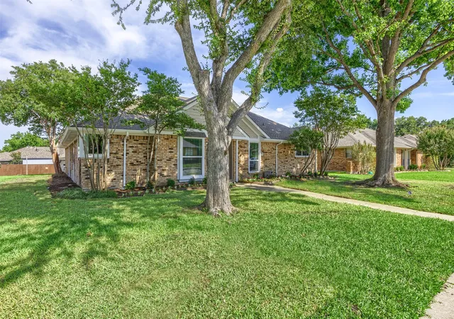 Homes for sale in Carrollton, TX | 3916 Spring Hollow Dr, Carrollton, TX 75007 | MLS# 21256220