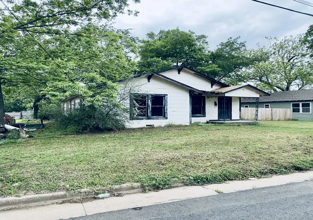 Photo 3 of Single family home for sale at 117 Foscue St, Sulphur Springs, TX 75482 | MLS# 21286323 | Listing updated on 2026-09-26