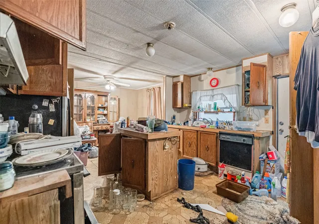 2nd image of 209 Renee Dr, Hudson Oaks, TX 76087 | MLS# 21285952