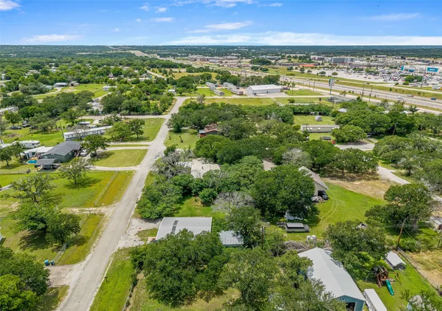 33rd image of 209 Renee Dr, Hudson Oaks, TX 76087 | MLS# 21285952