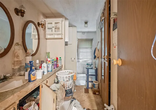 4th image of 209 Renee Dr, Hudson Oaks, TX 76087 | MLS# 21285952