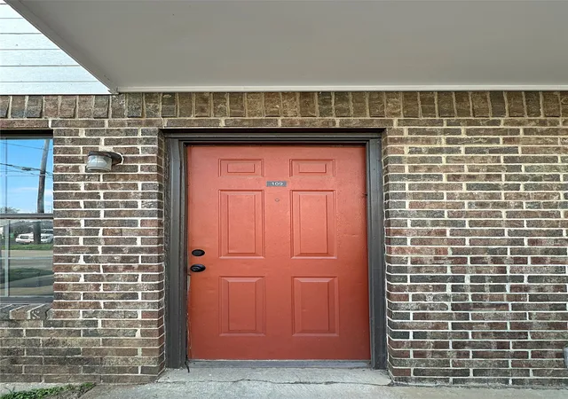 2nd image of 922 Fannin St #109, Denton, TX 76201 | MLS# 21283942