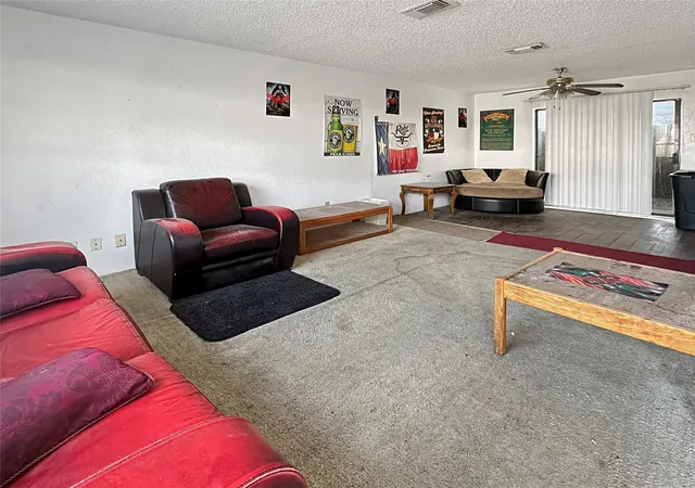 3rd image of 922 Fannin St, Denton, TX 76201