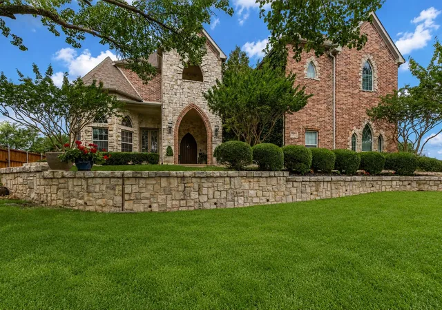 Photo 1 of Single family home for sale at 33 Lochleven, Richardson, TX 75082 | MLS# 21283121 | Listing updated on 2026-09-30