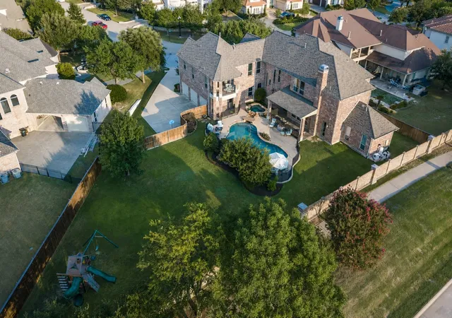 Photo 3 of Single family home for sale at 33 Lochleven, Richardson, TX 75082 | MLS# 21283121 | Listing updated on 2026-09-30