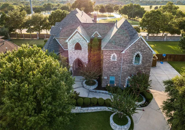 Photo 3 of Single family home for sale at 33 Lochleven, Richardson, TX 75082 | MLS# 21283121 | Listing updated on 2026-09-30