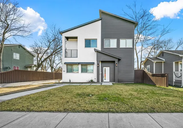 Photo 1 of Multi family home for sale at 204 N Getzandaner St, Waxahachie, TX 75165 | MLS# 21284098 | Listing updated on 2026-08-13