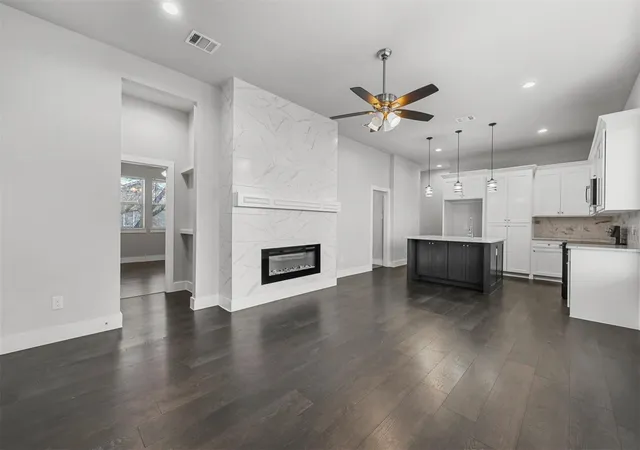 Photo 2 of Multi family home for sale at 204 N Getzandaner St, Waxahachie, TX 75165 | MLS# 21284098 | Listing updated on 2026-08-13