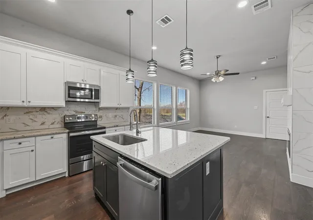 Photo 3 of Multi family home for sale at 204 N Getzandaner St, Waxahachie, TX 75165 | MLS# 21284098 | Listing updated on 2026-08-13
