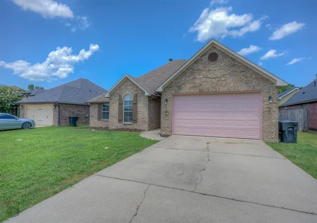 2nd image of 340 Avondale, Bossier City, LA 71112 | MLS# 21286374