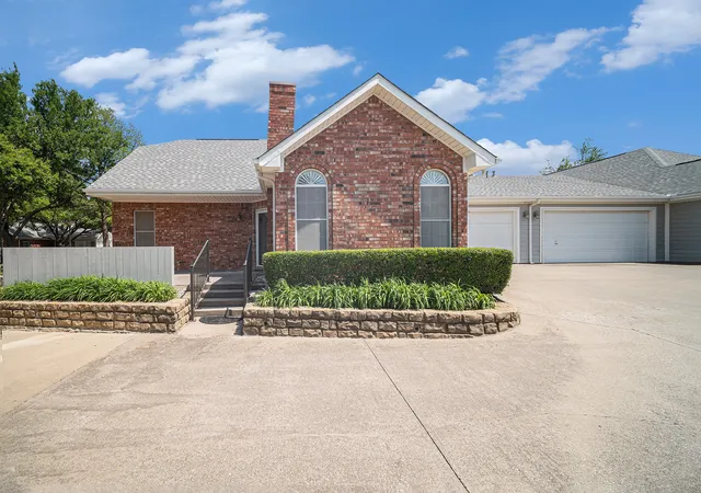 Condo for sale at 6127 Welden Ct, Fort Worth, TX 76132 | MLS# 21286397