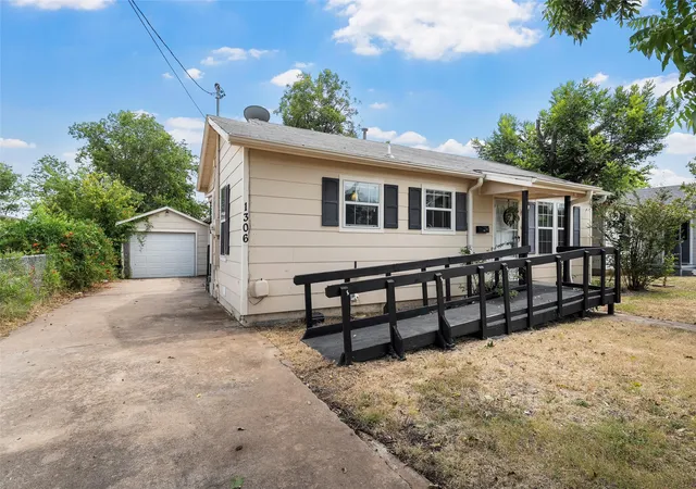 Homes for sale in Mc Gregor, TX | 1306 W 11th St, Mc Gregor, TX 76657 | MLS# 21286395