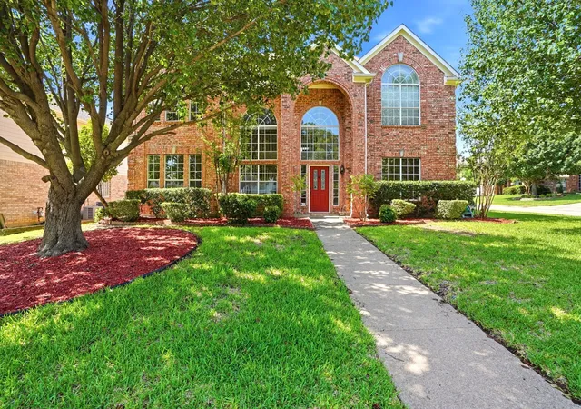 Photo 1 of Sale Pending at 2421 Bowie Ln, Grapevine, TX 76051 | MLS# 21286403 | Listing updated on 2026-09-04