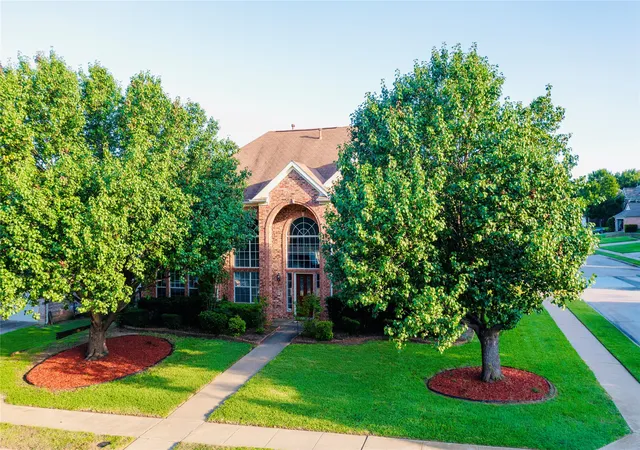 Photo 2 of Sale Pending at 2421 Bowie Ln, Grapevine, TX 76051 | MLS# 21286403 | Listing updated on 2026-09-04