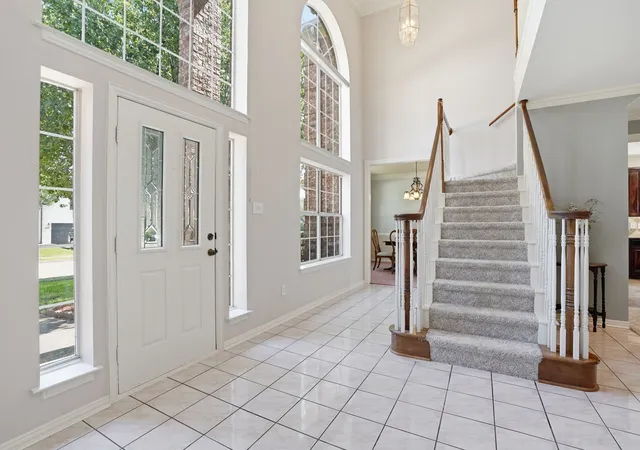 Photo 3 of Sale Pending at 2421 Bowie Ln, Grapevine, TX 76051 | MLS# 21286403 | Listing updated on 2026-09-04