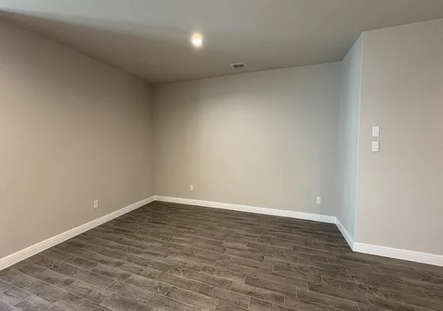 Photo 3 of Sale Pending at 225 Sandstone Cir, Granbury, TX 76048 | MLS# 21285168 | Listing updated on 2026-09-17