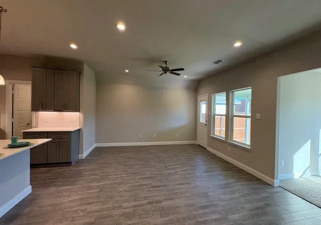 Photo 4 of Sale Pending at 225 Sandstone Cir, Granbury, TX 76048 | MLS# 21285168 | Listing updated on 2026-09-17