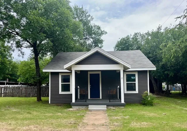 Photo 1 of Single family home for sale at 425 Gregg St, Albany, TX 76430 | MLS# 21284401 | Listing updated on 2026-08-21