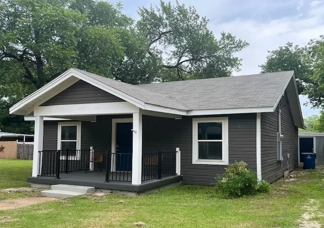 Photo 3 of Single family home for sale at 425 Gregg St, Albany, TX 76430 | MLS# 21284401 | Listing updated on 2026-08-21