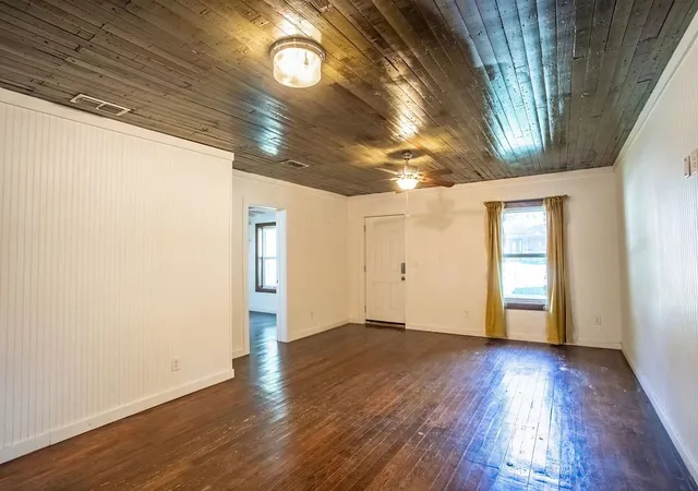 Photo 3 of Single family home for sale at 425 Gregg St, Albany, TX 76430 | MLS# 21284401 | Listing updated on 2026-08-21
