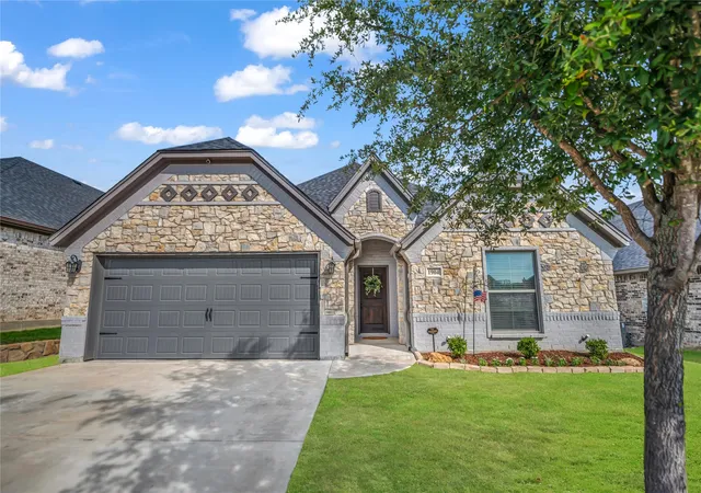 Homes for sale in Weatherford, TX | 1904 Town Creek Cir, Weatherford, TX 76086 | MLS# 21282016