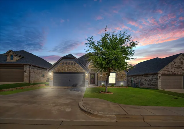 Homes for sale in Weatherford, TX | 1904 Town Creek Cir, Weatherford, TX 76086 | MLS# 21282016