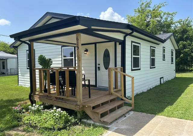 Photo 1 of Single family home for sale at 615 Smith Cir, Point, TX 75472 | MLS# 21286461 | Listing updated on 2026-09-15