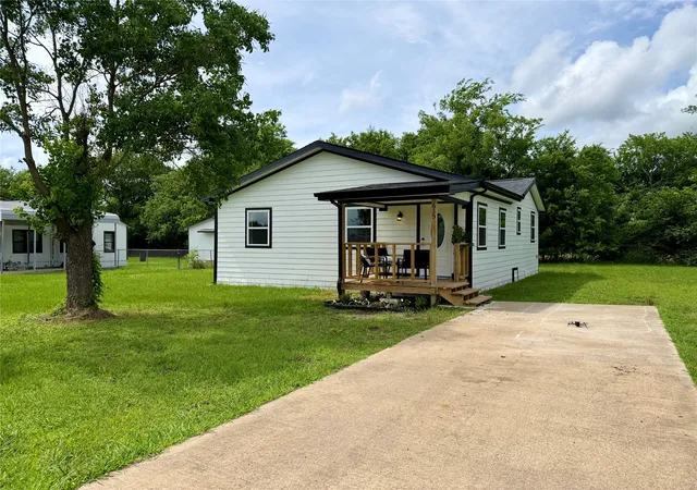 Homes for sale in Point, TX | 615 Smith Cir, Point, TX 75472 | MLS# 21286461