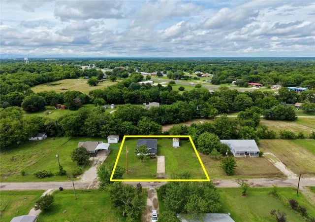 Photo 3 of Single family home for sale at 615 Smith Cir, Point, TX 75472 | MLS# 21286461 | Listing updated on 2026-09-15