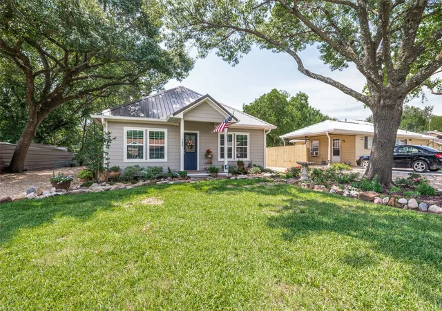 Homes for sale in Seagoville, TX | 105 W Adkins St, Seagoville, TX 75159 | MLS# 21286372
