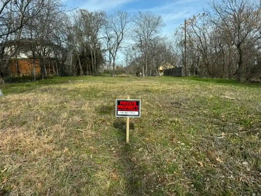 Photo 1 of Land for sale at 1625 E Leuda St, Fort Worth, TX 76104 | MLS# 21286486 | Listing updated on 2026-05-31